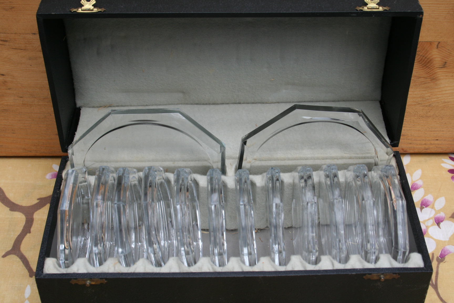Glazen onderzetters in doos, met 2 onderzetters voor een fles, jaren 30 het derde Servies