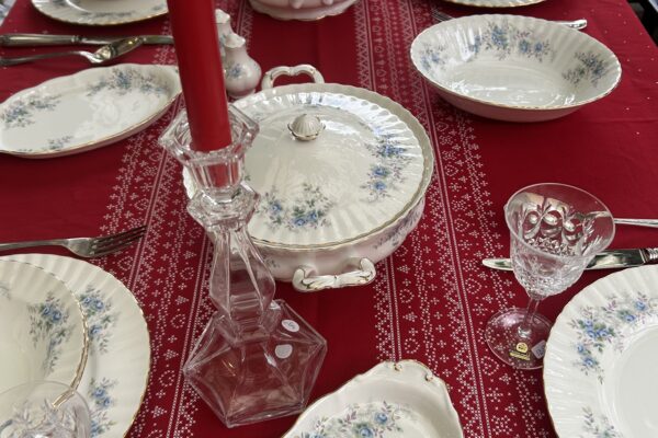 Compleet dinerservies, 6 personen Royal Albert, decor Blue Blossom 1988