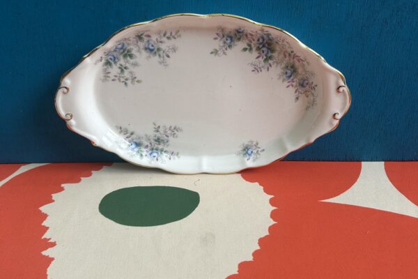 Ovaal schaaltje Royal Albert, decor Blue Blossom