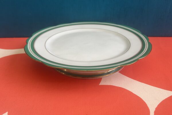 Antiek puddingschaaltje op voet creme met groen en goud, Pillivuyt France