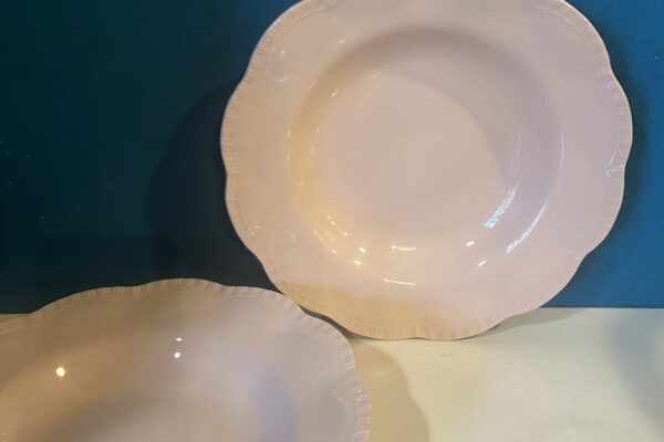Diep bord J en G Meakin, decor Rosa