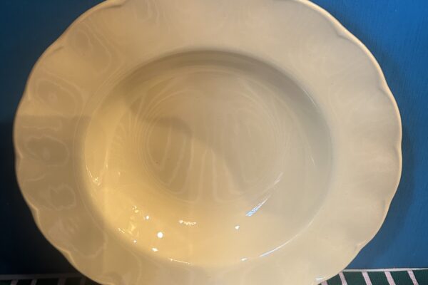 Okergeel diep bord Grindley, decor Laburnum Petal