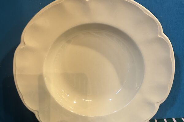 Diep bord Johnson Bros, creme kleurig Victoria