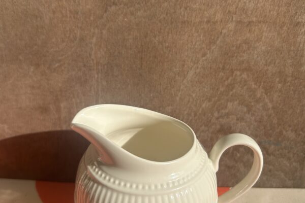 Melkkannetje Wedgwood, decor Windsor