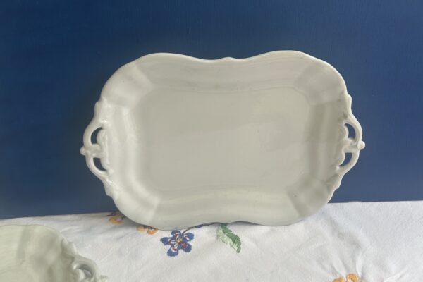 Antiek wit serveerschaaltje, decor 'Wellington' Petrus Regout, ca. 1850