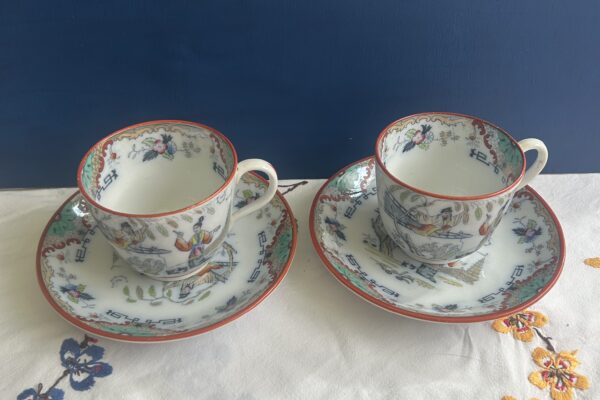 Antieke kop en schotel voor chocolademelk, decor 'Timor' Petrus Regout, ca. 1836
