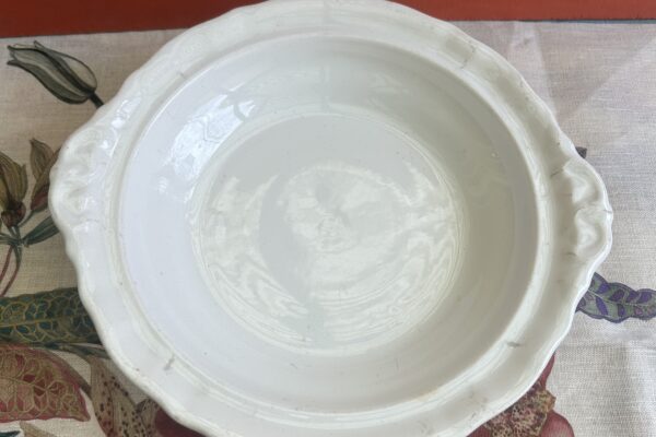 Antiek wit rond schaaltje, decor 'Wellington' Petrus Regout, ca. 1850