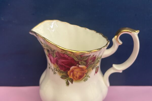 Groot melkkannetje Royal Albert, decor Old Country Roses