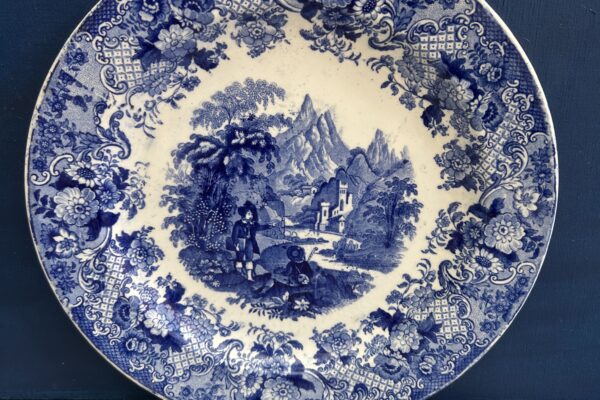 Antiek dinerbord decor Montage Petrus Regout, blauw