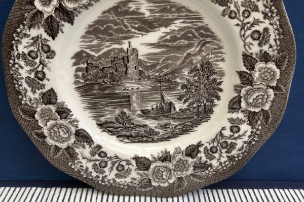 Ontbijtbord Unicorn tableware, decor Scottish Lochs bruin