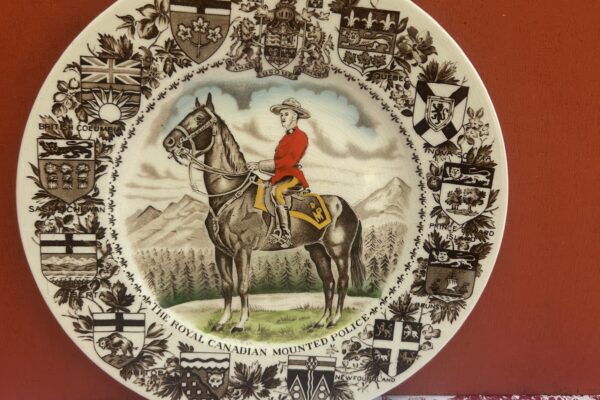 Sierbord Canadian Mounted police, woods en sons