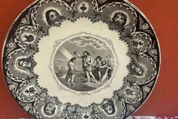 Antiek religieus bord Societe Ceramique, decor Bapteme de Jesus-Christ
