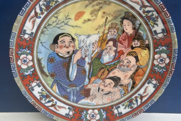 Dinerbord, Chinees, veelkleurig met diverse personages