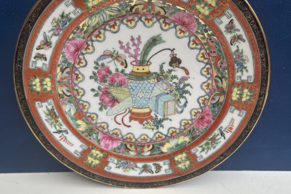 Dinerbord, Chinees, veelkleurig met bloemenvaas