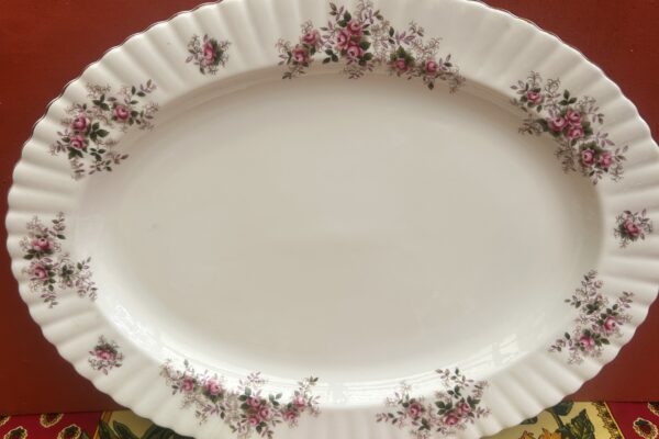 Grote ovale schaal Royal Albert, decor Lavender rose