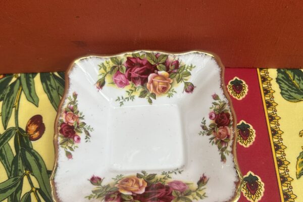 Vierkant schaaltje Royal Albert, decor Old country rose