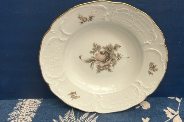Diep bord Rosenthal, decor 'Moosrose sancoussi"