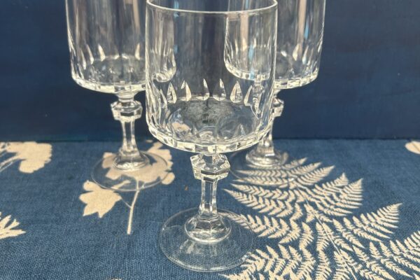 Kristallen wijnglas jaren zestig, geslepen