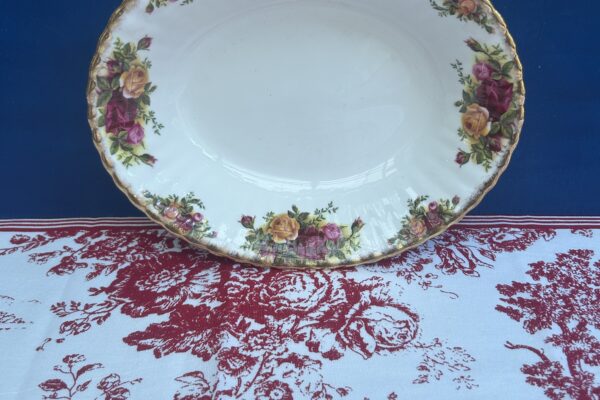 Ovaal diep serveerschaaltje Royal Albert, decor Old country roses