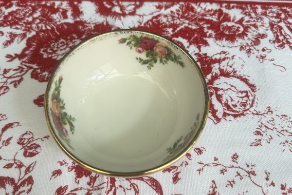 Rond bakje Royal Albert, decor Old country roses