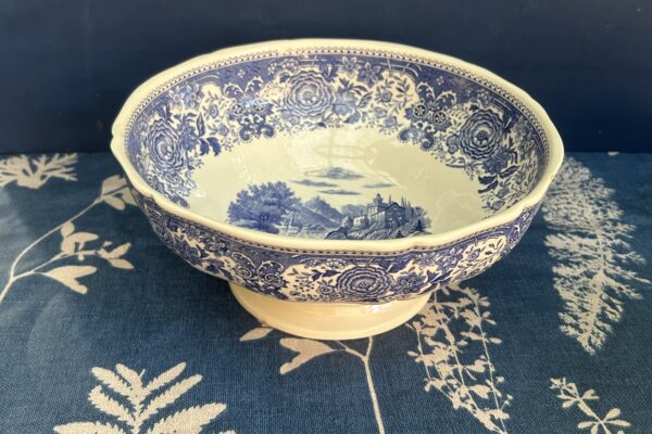 Rond schaaltje op voet Villeroy en Boch, decor Rusticana blauw