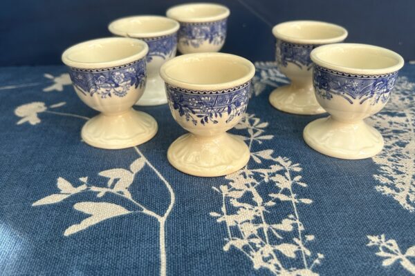 Eierdopje op voet Villeroy en Boch, decor Burgerland blauw