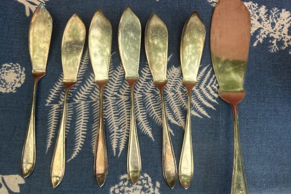 6 x verzilverd vismes + visschep Keltum posthoorn, decor puntfilet