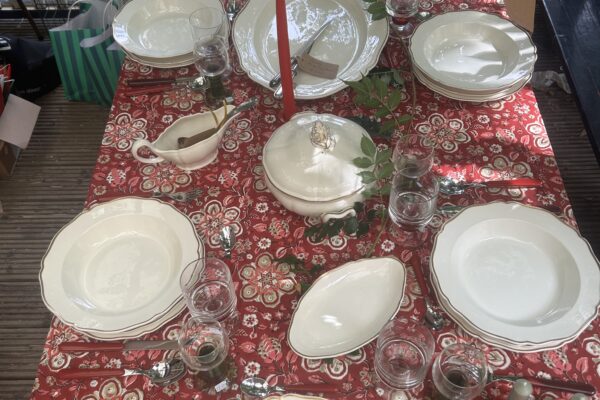 Compleet dinerservies 9 personen Wedgwood, plane met gouden rand