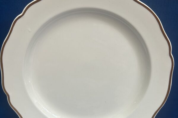 Ontbijtbord Wedgwood, plane met gouden rand