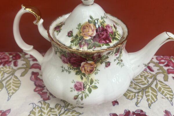 Theepot Royal Albert, Old Country roses