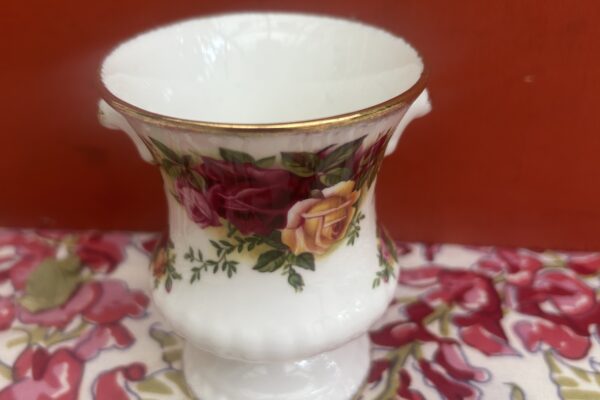 Klein vaasje  Royal Albert, decor Old Country roses