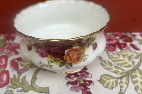 Rond bakje Royal Albert, decor Old Country roses