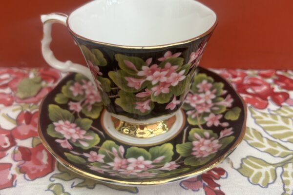 Dameskopje Royal Albert, serie Provincial flowers, decor Mayflower
