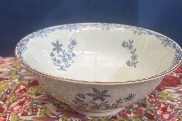 Grote salade kom op voet Rorstrand decor Ost India