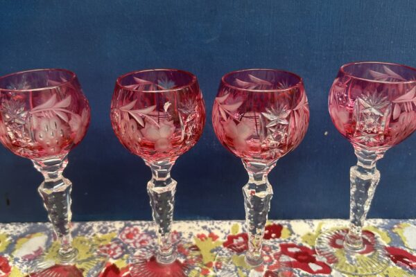 4 x zwaar bewerkt kristallen likeurglaasje in roze glas