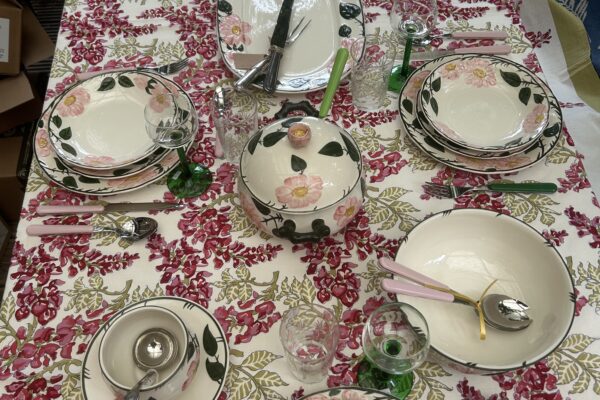 Compleet dinerservies voor 6 personen Villeroy en Boch, decor Wild Rose