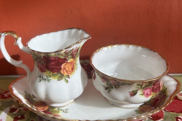 Suiker en melksetje Royal Albert, Old country roses