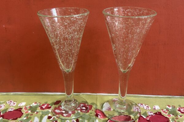 Wijnglas, dik glas met luchtbelletjes erin