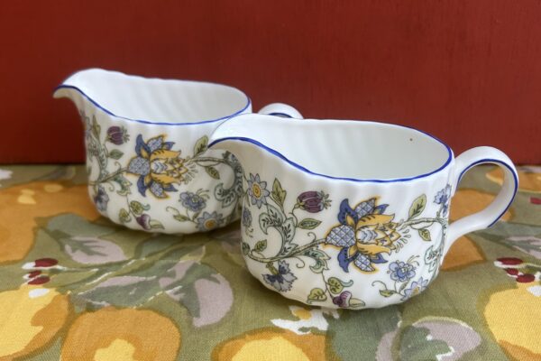 Melkkannetje, Minton decor Haddon Hall blue