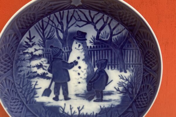 Kerstbordje Royal Copenhagen, 1985 Snemanden